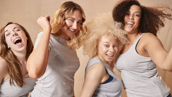 Diverse Cadresssed Women Friends One Prosmistic Limb Promoting Body Positivity — 스톡 사진