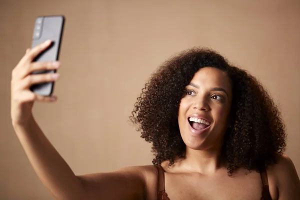 Studio Shot Confident Natural Body Positive Woman Underwear Posing Selfie — Stock Photo, Image