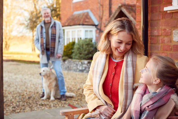 Grandparents Granddaughter House Getting Ready Winter Walk — Stock Photo, Image