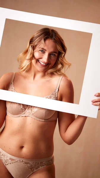 Studio Skott Självsäker Naturlig Kvinna Underkläder Främja Body Positivitet Bildram — Stockfoto