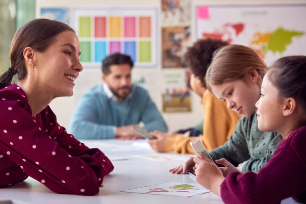 Group Multi Cultural Students Teachers Classroom Using Digital Tablet Lesson — Stock Photo, Image