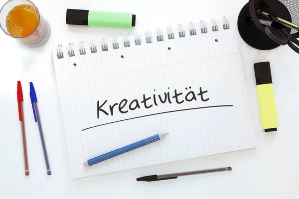 Kreativitaet 創造性のためのドイツの単語 手書きテキストをデスクの レンダリング図ノート — ストック写真