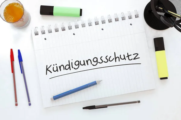 Kuendigungsschutz Niemieckie Słowo Chroniące Przed Zwolnieniem Ręczny Tekst Notatniku Biurku — Zdjęcie stockowe