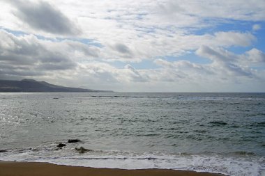  Atlantik Okyanusu. Kanarya Adalarında sörf dalgaları                              