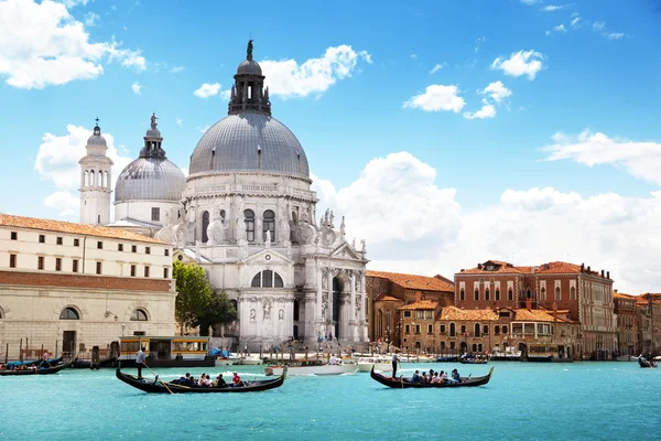 Velký kanál a bazilika Santa Maria della Salute, Benátky, Itálie — Stock fotografie