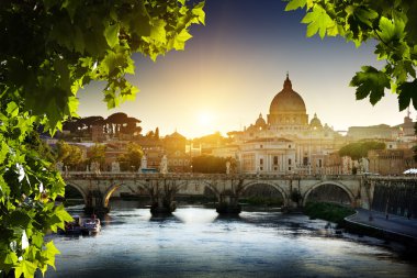 Tiber Nehri ve st peter Bazilikası göster