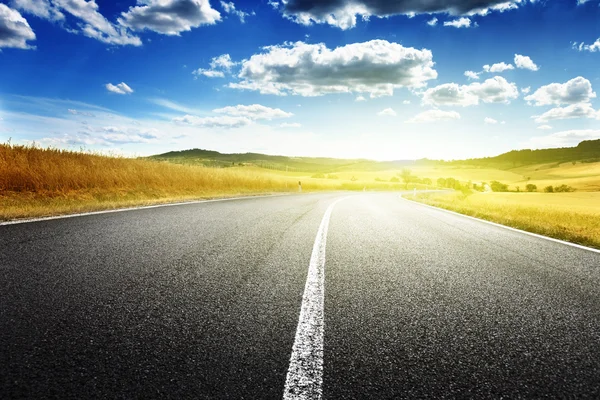 Asphalt road in Tuscany, Italy — Stock Photo, Image