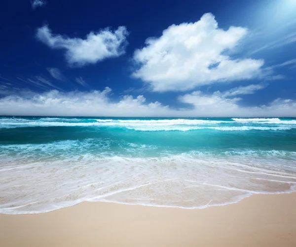 Praia na ilha de La Digue em Seychelles — Fotografia de Stock