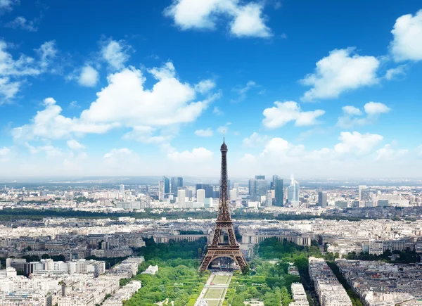 Torre Eiffel en París, Francia — Foto de Stock