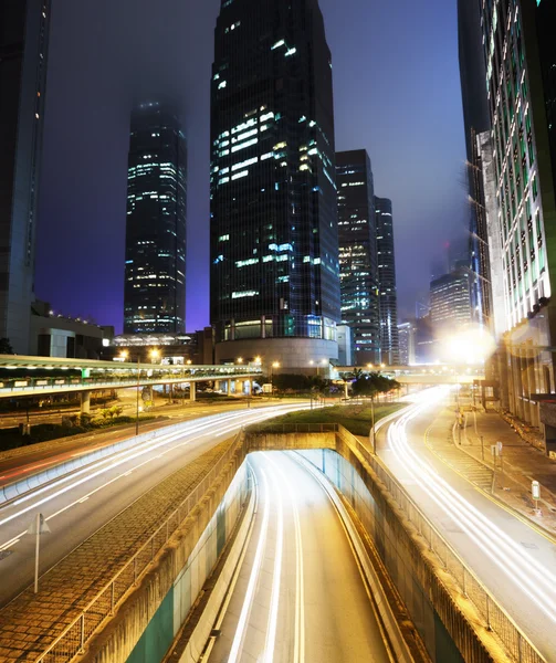 Trafik i Hong kong på natten — Stockfoto