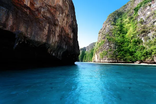 Bay at Phi phi island in Thailand — Stock Photo, Image