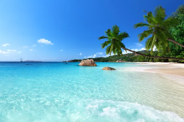 Praia de Anse Lazio na ilha Praslin, Seychelles Imagens De Bancos De Imagens