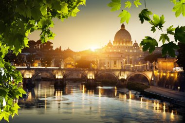 Tiber Nehri ve st peter Bazilikası Vatikan görüntüleyin