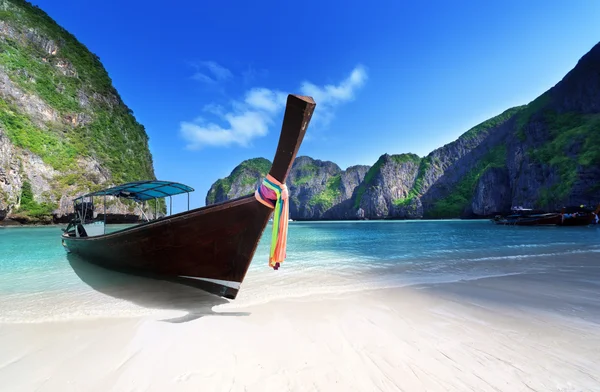 Morning time at Maya bay, Phi Phi Leh island,Thailand — Stock Photo, Image