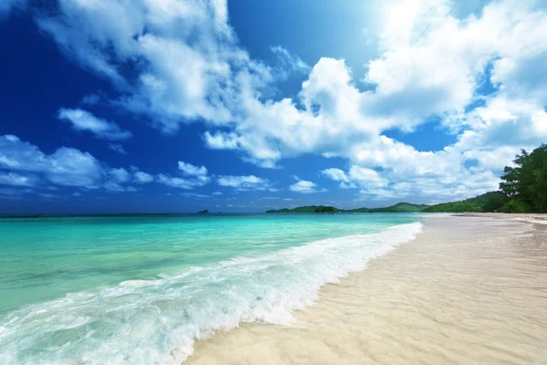 Playa en la isla de Praslin, Seychelles — Foto de Stock