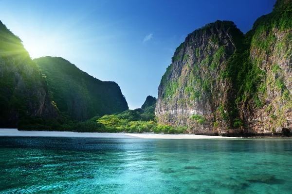 Manhã hora em Maya Bay, Phi Phi Leh island, Tailândia — Fotografia de Stock