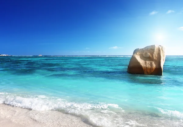 Sonnenuntergang am Strand, anse source d 'argent, la digue island, seyc — Stockfoto