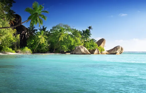 Coucher de soleil sur la plage, Anse Source d'Argent, île de La Digue, Seyc — Photo