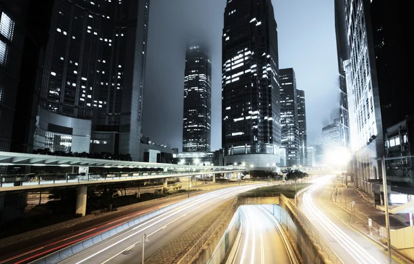 Trafic dans hong kong la nuit — Photo