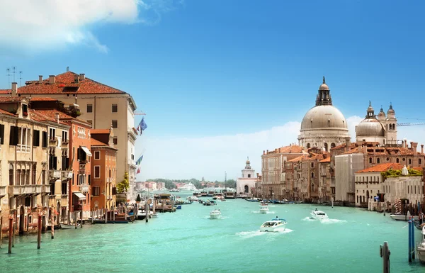 Velký kanál a bazilika Santa Maria della Salute, Benátky, Itálie — Stock fotografie