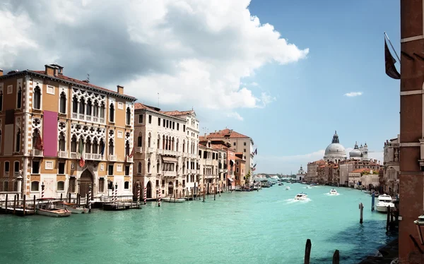 Büyük Kanal ve Bazilika Santa Maria della Salute, Venedik, İtalya — Stok fotoğraf