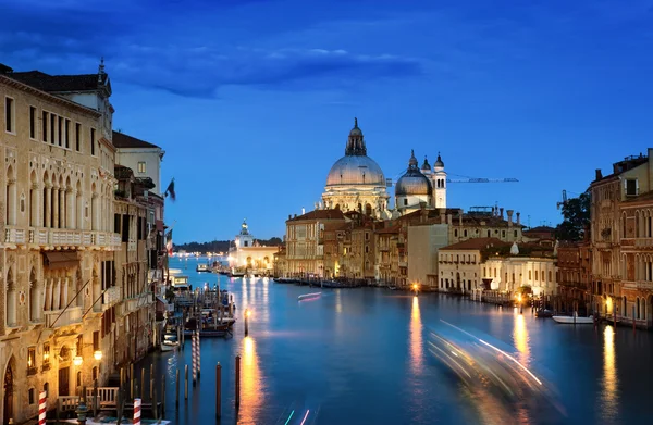 Gran Canal y Basílica Santa Maria Della Salute, Venecia, Italia — Foto de Stock