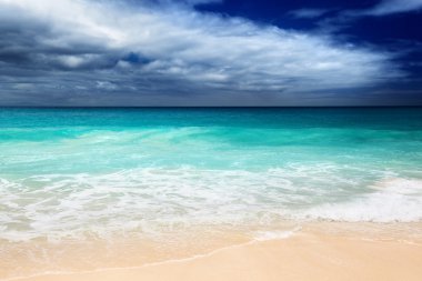 mükemmel kumsal adada mahe, Seyşel Adaları