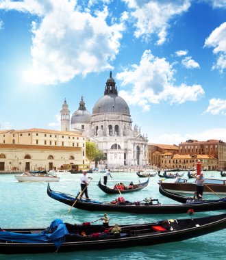 gondol üzerinde canal ve basilica santa maria della salute, Venedik,