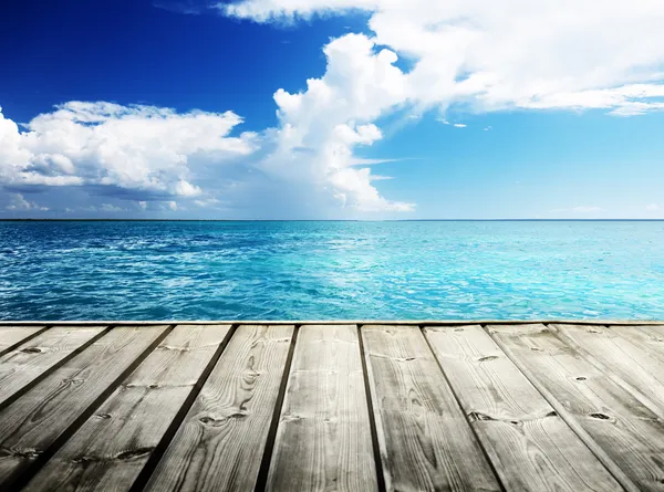 Caribbean sea and wooden platform — Stock Photo, Image