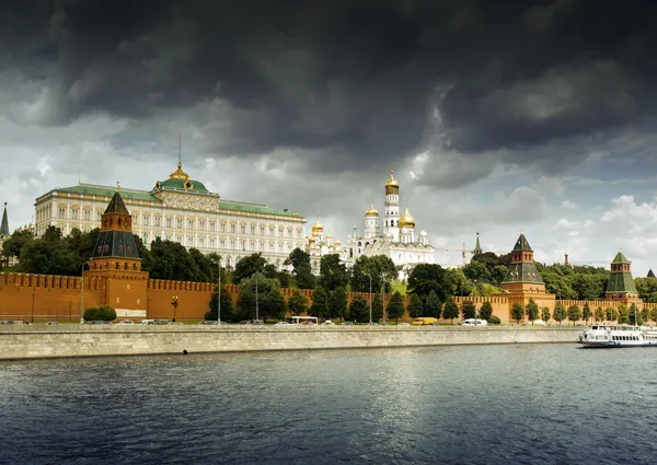 Kremlin, görünümü Moskova Nehri, Moskova, Rusya — Stok fotoğraf
