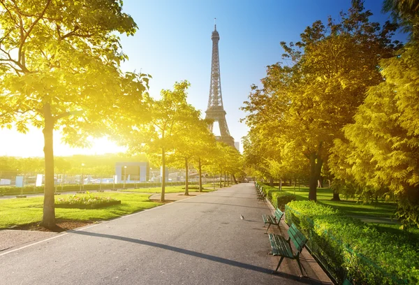 Őszi reggel és az Eiffel-torony, Párizs, Franciaország — Stock Fotó