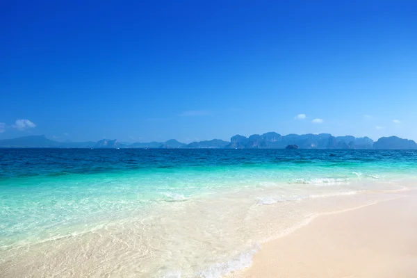 Playa en la isla de Poda en Krabi Tailandia — Foto de Stock