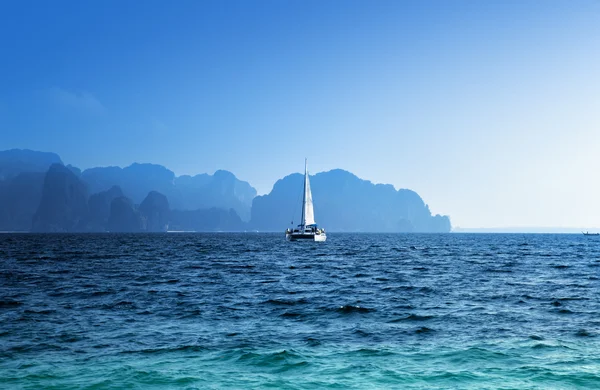 Yacht and ocean Krabi province, Thailand — Stock Photo, Image