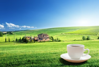 fincan kahve ve Toskana manzara, İtalya
