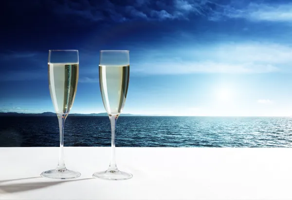 Champaign Glasses and open ocean — Stock Photo, Image