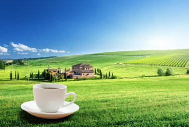 fincan kahve ve Toskana manzara, İtalya