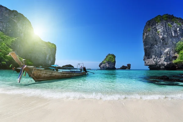 Bateau sur l'île de Phi Phi, Thaïlande — Photo