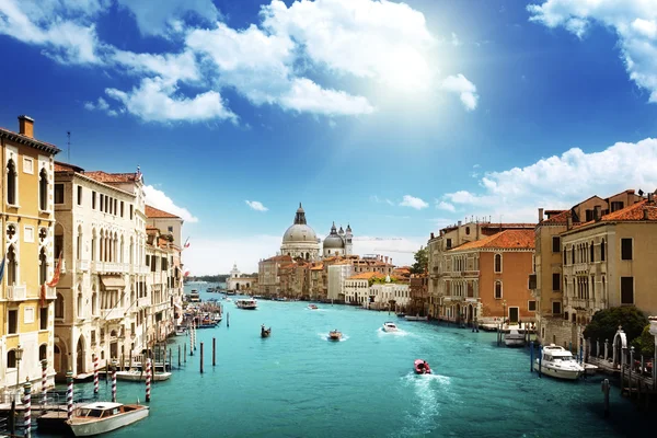 Grand canal and Basilica Santa Maria della Salute, Velence, Olaszország — Stock Fotó