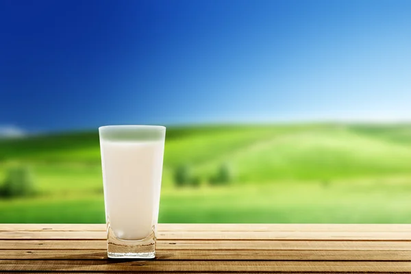 Glass of milk and sunny day — Stock Photo, Image