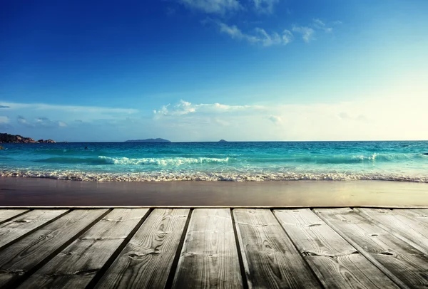 Seychelles beach and wooden pier — Stock Photo, Image