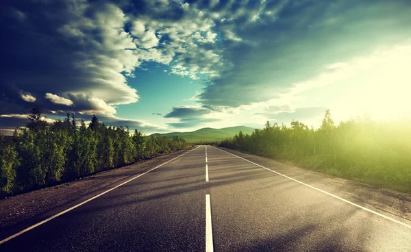 Camino en las montañas — Foto de Stock