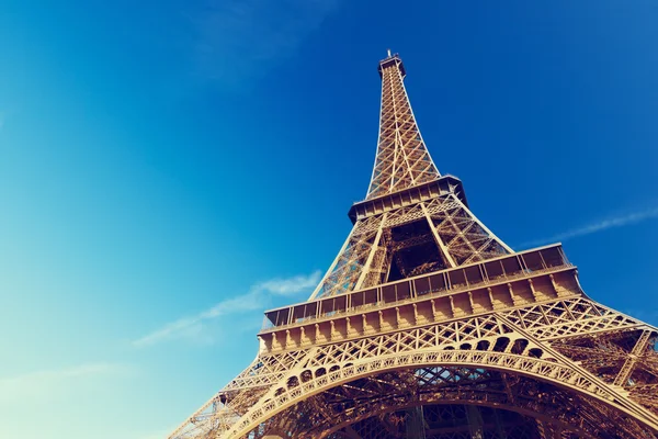 Sunny morning and Eiffel Tower, Paris, France — Stock Photo, Image