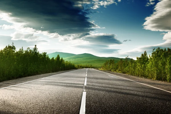 Camino en las montañas — Foto de Stock