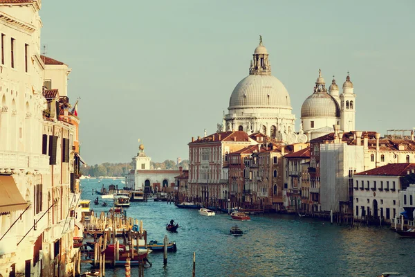 Velký kanál a bazilika Santa Maria della Salute, Benátky, Itálie — Stock fotografie