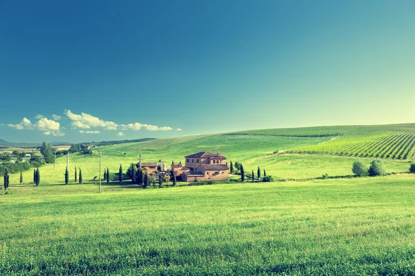 Paysage toscan avec ferme typique, Italie Photo De Stock