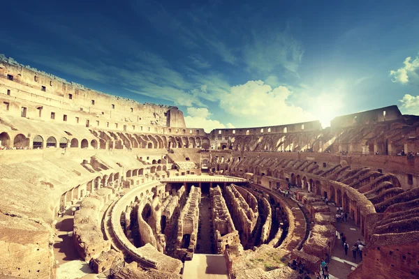 Binnenkant van het Colosseum in Rome, Italië — Stockfoto