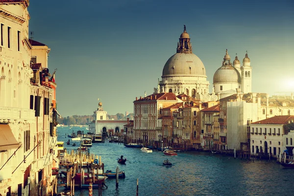 Grand canal and Basilica Santa Maria della Salute, Velence, Olaszország — Stock Fotó