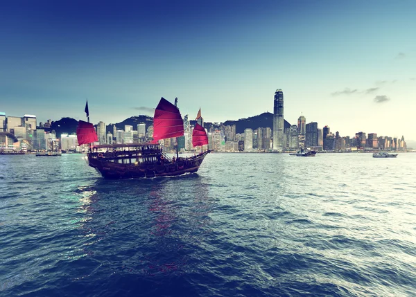 Puerto de Hong Kong en la hora de la puesta del sol — Foto de Stock