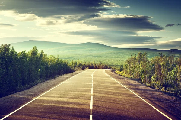 Camino en las montañas — Foto de Stock