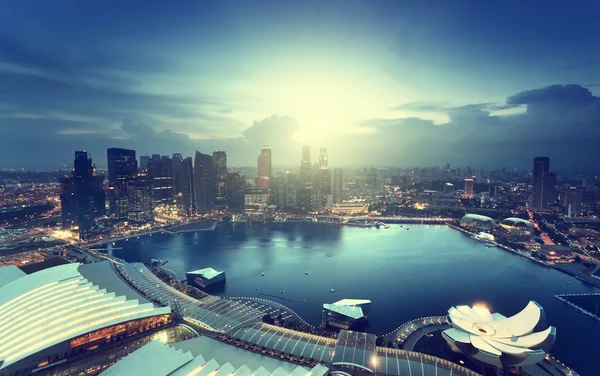 Singapore stad i solnedgång — Stockfoto